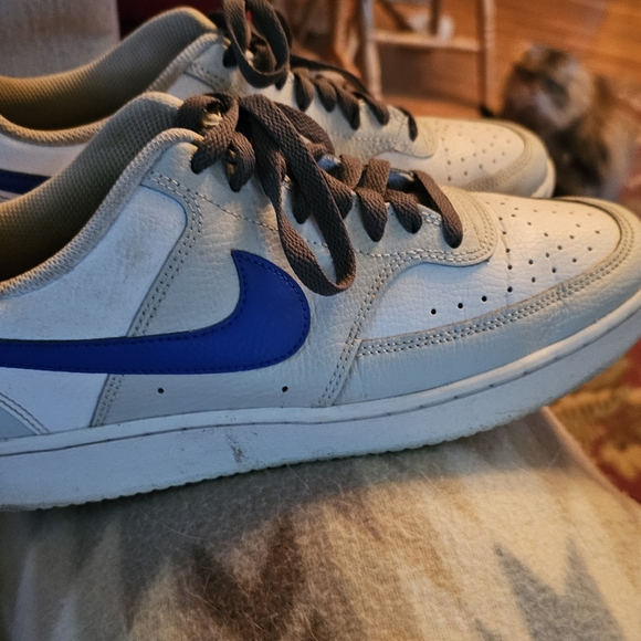 Shoes - Picture 4 of 5